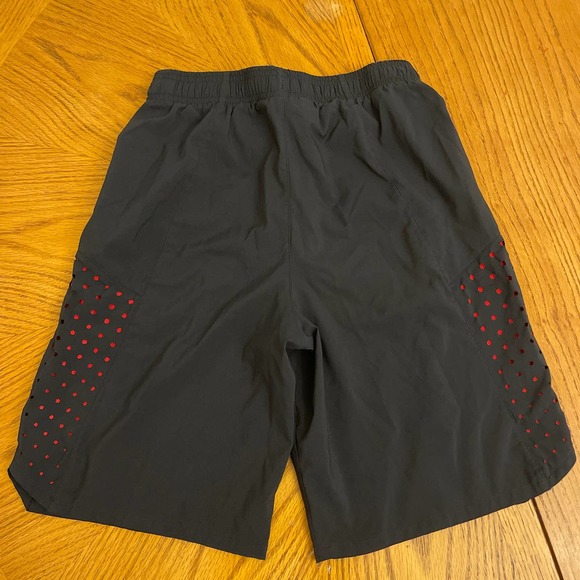 Under Armour Athletic Shorts Heatgear Youth Sz L Gently used - Picture 5 of 6